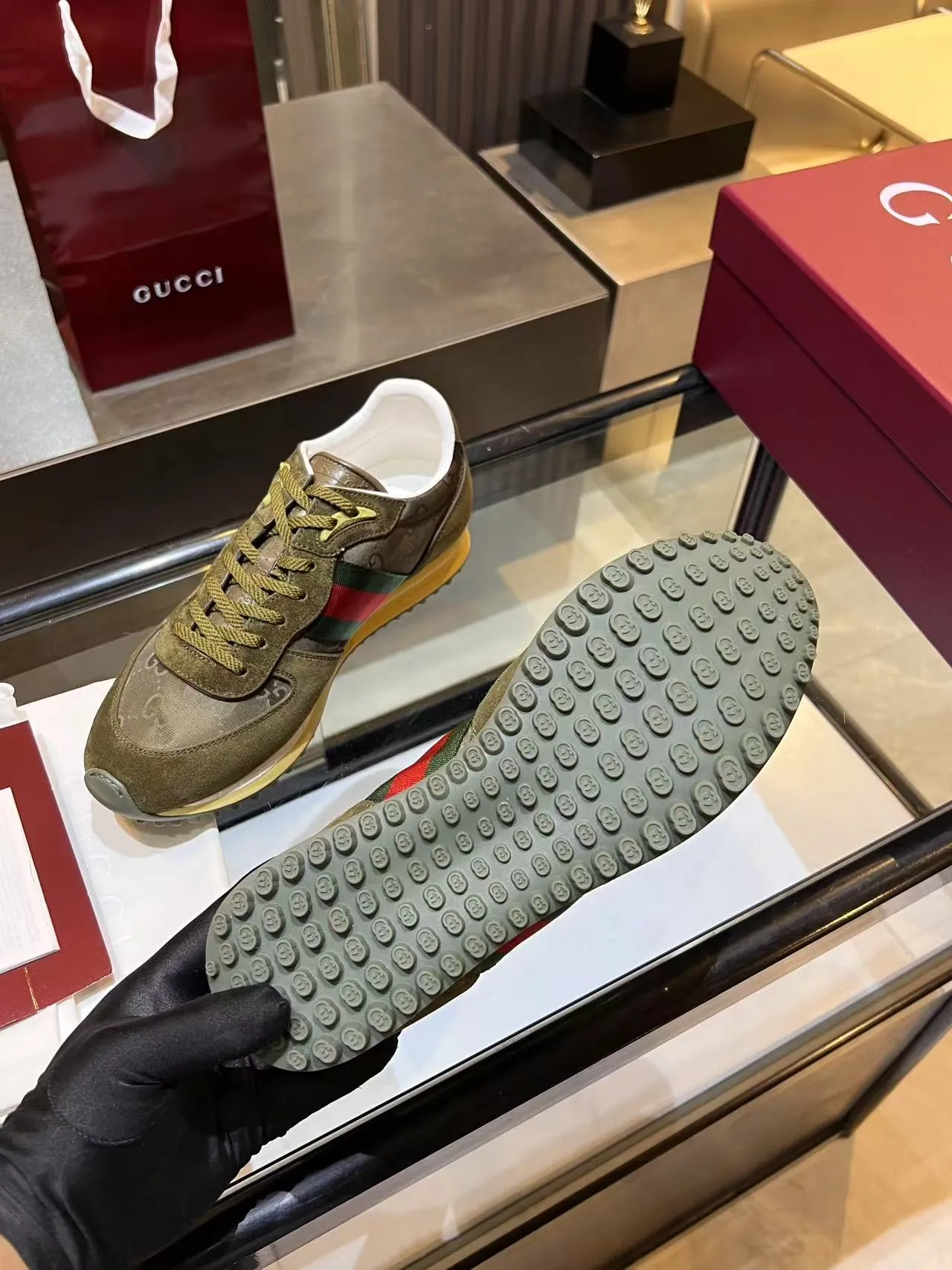 Men's Men's Shoes 💰620💰 Gucci Gucci Top Version Latest Catwalk Style Re-Motion Series Thick-soled Casual Sneakers Original Purchased, Developed and Made. This sneaker has a detachable and adjustable ankle strap, adding a dynamic item to the 2025 spring and summer series. The light and flexible outsole has been specially treated and is filled with a strong retro style. Exquisite packaging at the delivery counter 🛍📦 ▪️Fabrics: Original custom imported first-layer cowhide ▪️Inner lining: Original custom-made breathable mesh ▪️Sole: Original molded TPU material ▪️Sole thickness: 3.5CM ▪️Size: 39-44 (customized at 38.45.46)